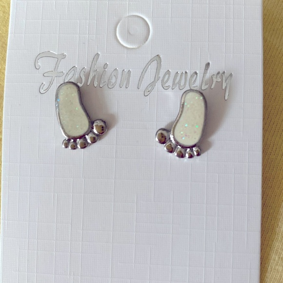 Baby feet stud earrings - Picture 1 of 3